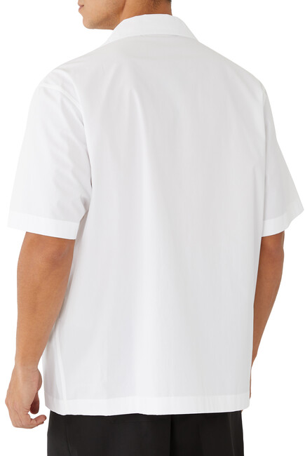 قميص بولينج بحلية شعار V